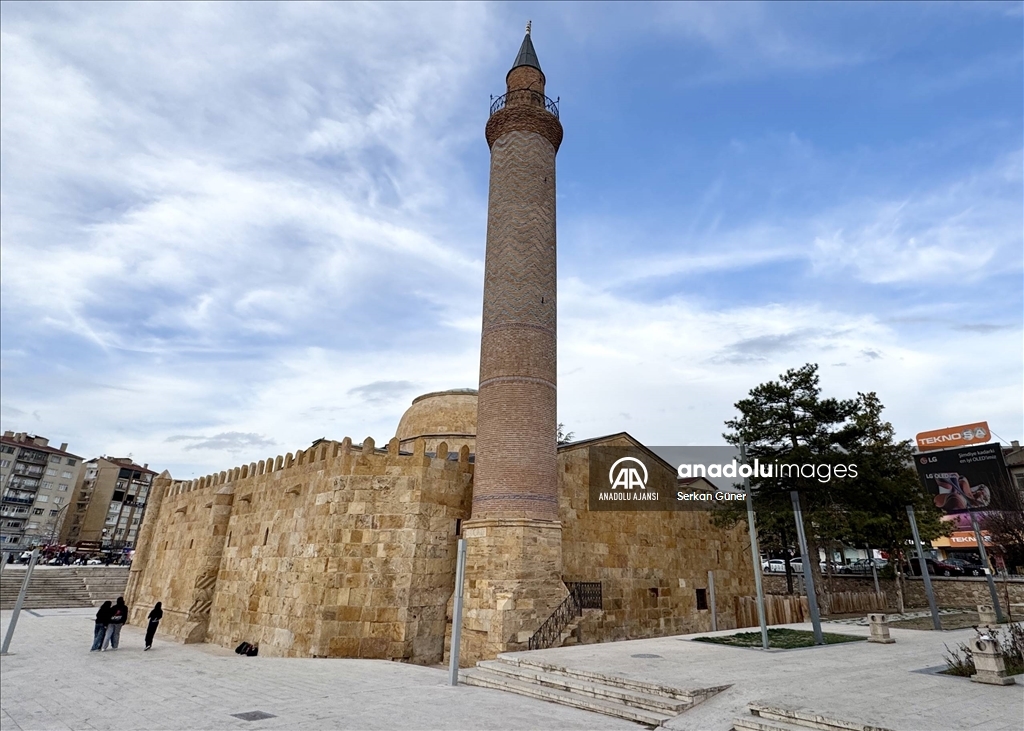 Kırşehir'de ecdat yadigarı vakıf eserleri restorasyon çalışmalarıyla ayağa kaldırıldı