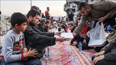 Gazze’de yıkıntılar arasında toplu iftar