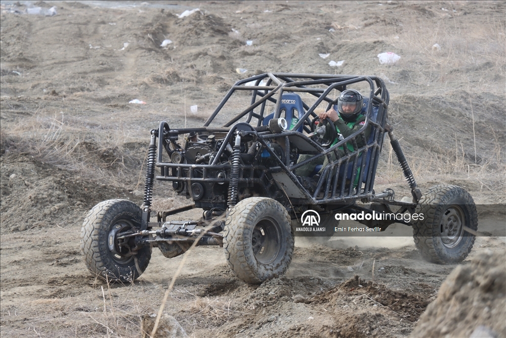 Erzincan’da motor ustası doğal gaz borularıyla offroad için araç yaptı