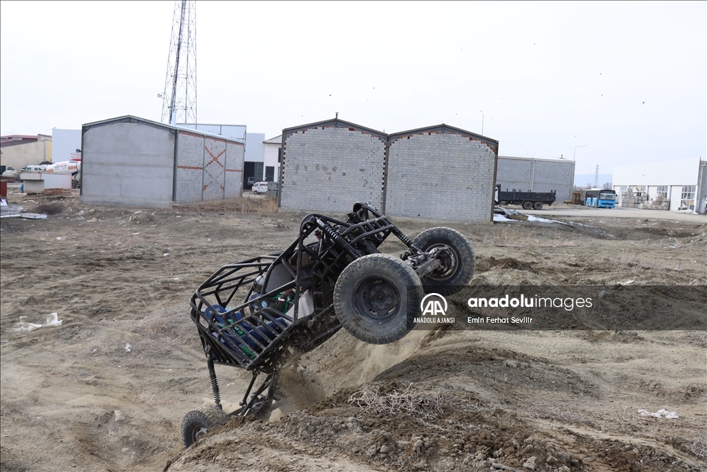 Erzincan’da motor ustası doğal gaz borularıyla offroad için araç yaptı