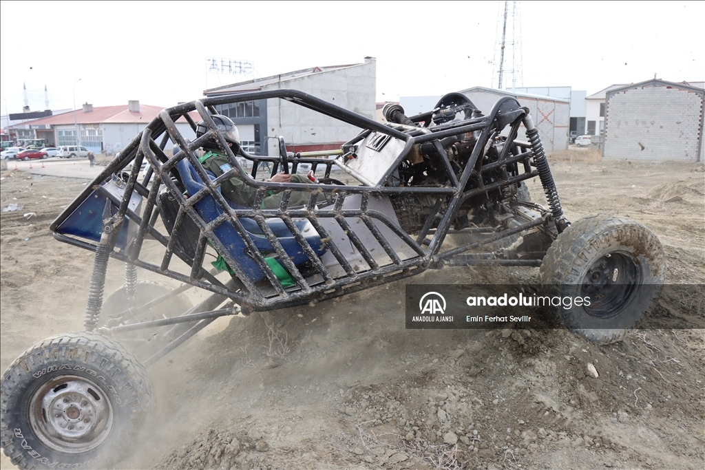 Erzincan’da motor ustası doğal gaz borularıyla offroad için araç yaptı