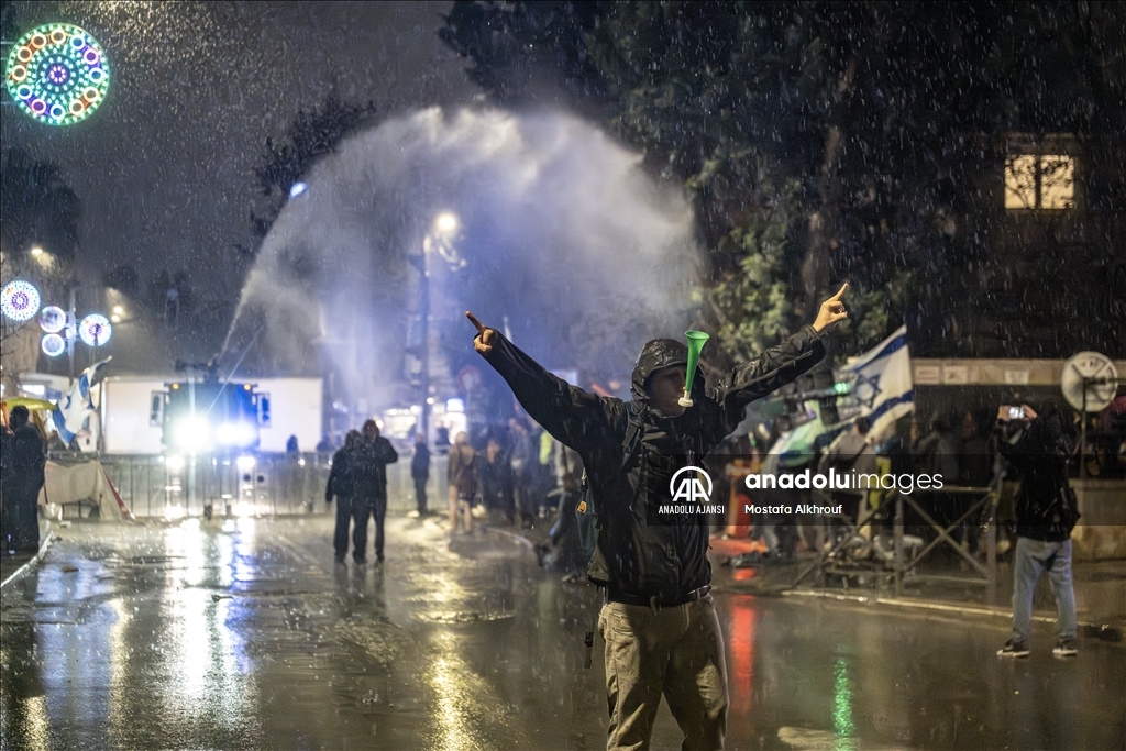 İsrail'de Netanyahu hükümetine karşı kitlesel protestolar düzenleniyor