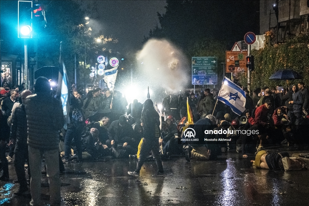 İsrail'de Netanyahu hükümetine karşı kitlesel protestolar düzenleniyor