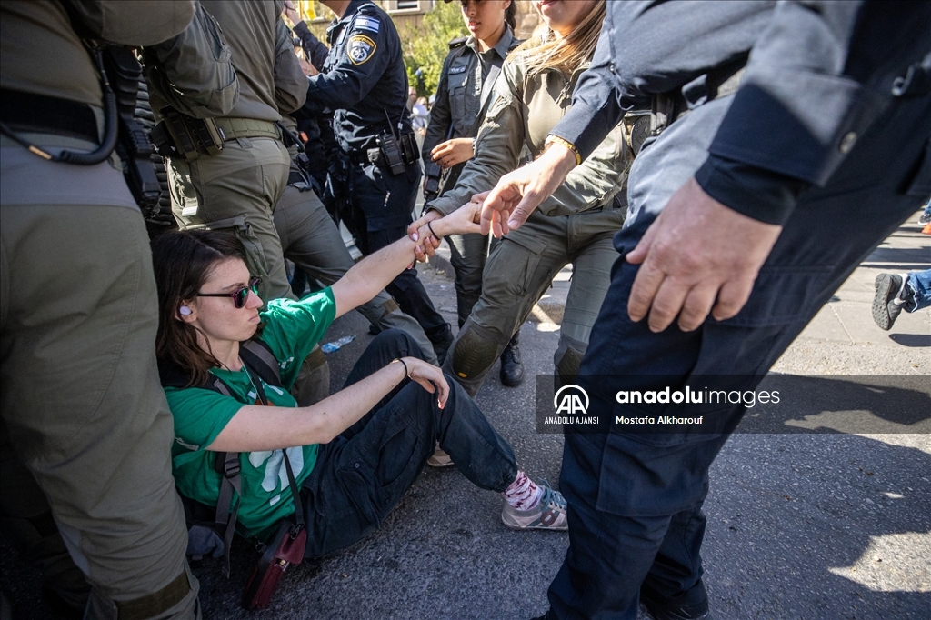 İsrail'de Netanyahu hükümetine karşı kitlesel protestolar düzenleniyor