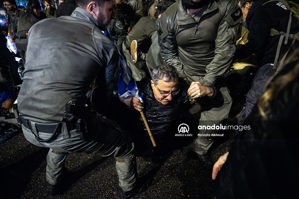 İsrail'de Netanyahu hükümetine karşı kitlesel protestolar düzenleniyor