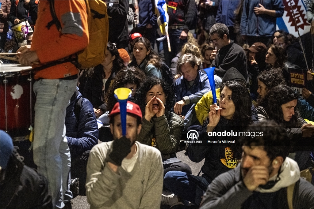 İsrail'de Netanyahu hükümetine karşı kitlesel protestolar düzenleniyor