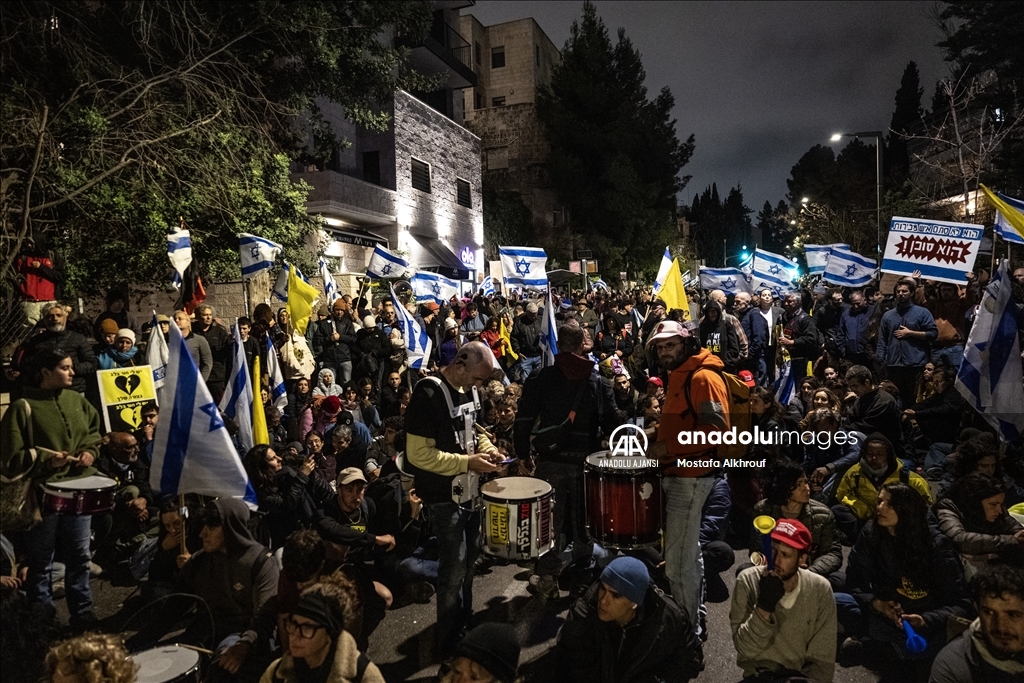 İsrail'de Netanyahu hükümetine karşı kitlesel protestolar düzenleniyor