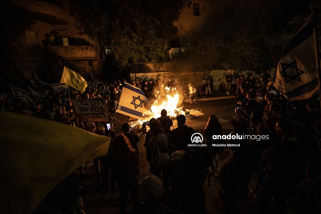 İsrail'de Netanyahu hükümetine karşı kitlesel protestolar düzenleniyor