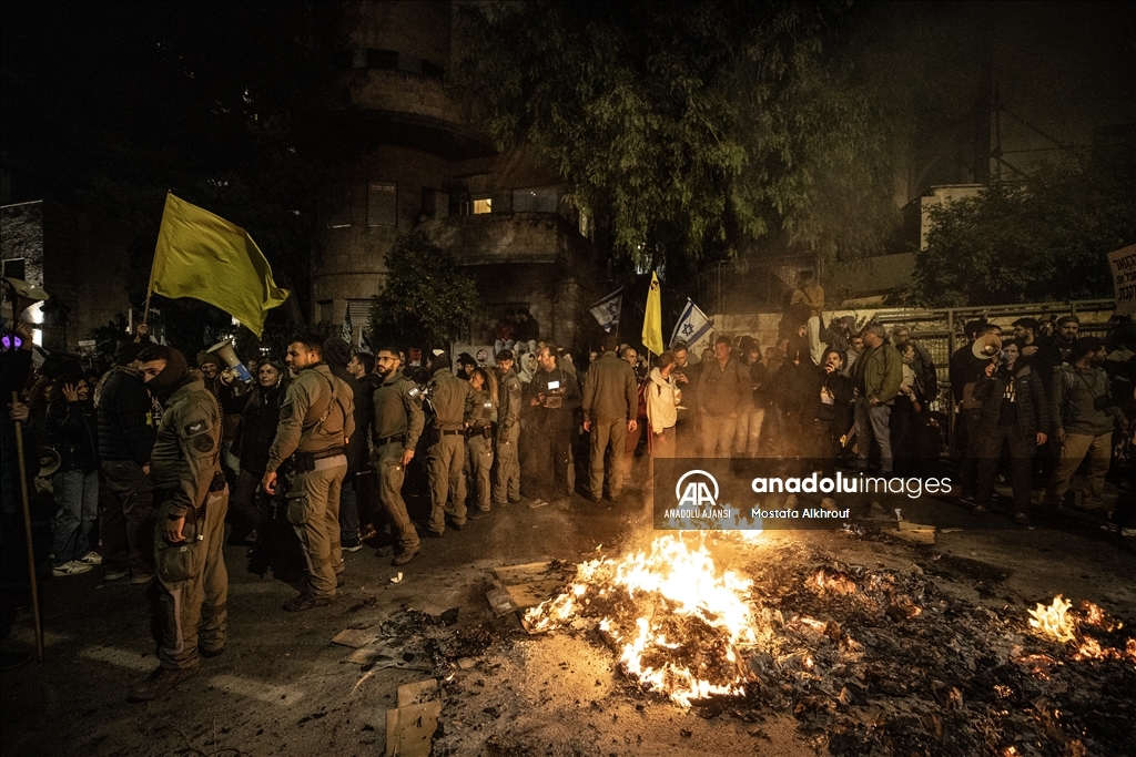 İsrail'de Netanyahu hükümetine karşı kitlesel protestolar düzenleniyor