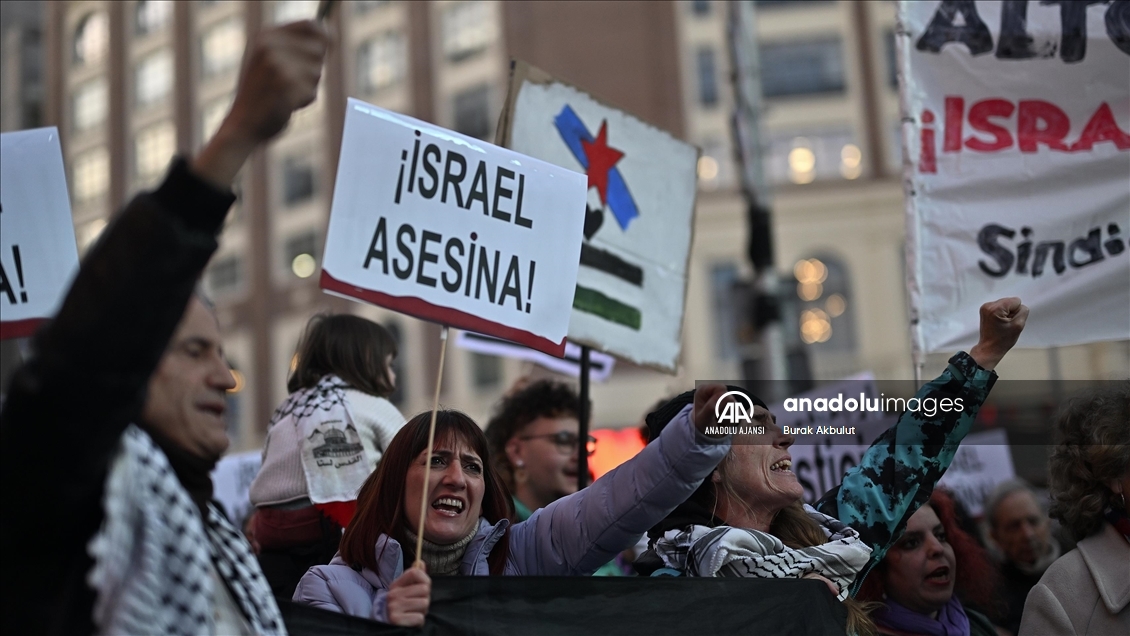 İspanya'nın başkenti Madrid'de İsrail'in Gazze'ye yönelik saldırıları protesto edildi