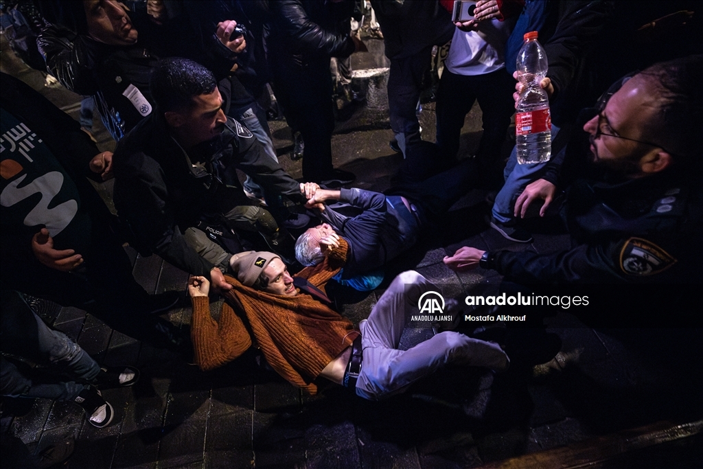 İsrail'de Netanyahu hükümetine karşı kitlesel protestolar düzenleniyor