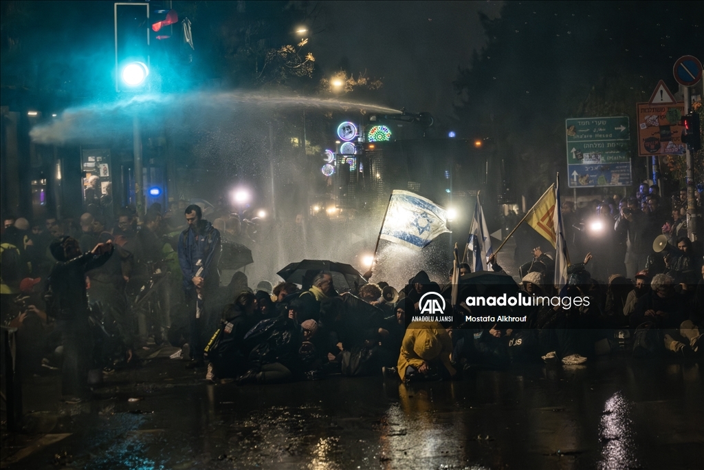 İsrail'de Netanyahu hükümetine karşı kitlesel protestolar düzenleniyor