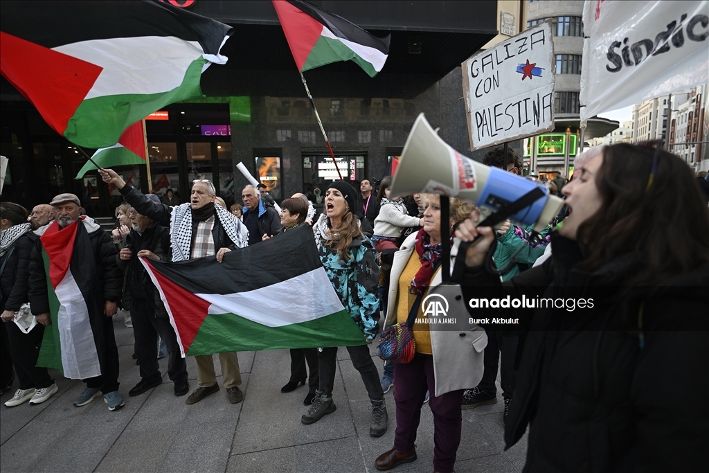 İspanya'nın başkenti Madrid'de İsrail'in Gazze'ye yönelik saldırıları protesto edildi
