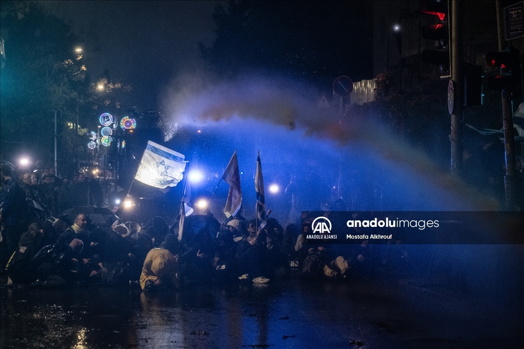 İsrail'de Netanyahu hükümetine karşı kitlesel protestolar düzenleniyor