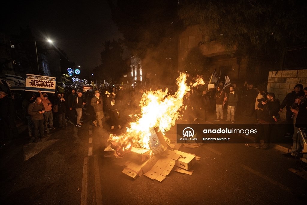 İsrail'de Netanyahu hükümetine karşı kitlesel protestolar düzenleniyor