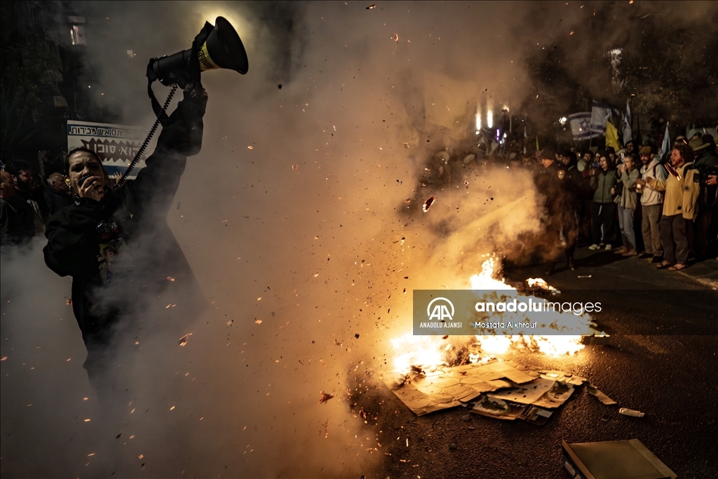 İsrail'de Netanyahu hükümetine karşı kitlesel protestolar düzenleniyor