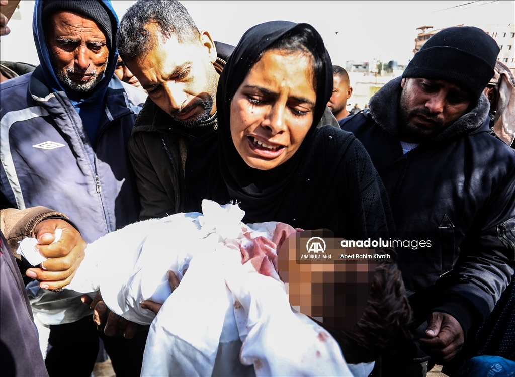 İsrail'in Gazze Şeridi'nin farklı yerlerine düzenlediği saldırılarda en az 35 kişi öldü