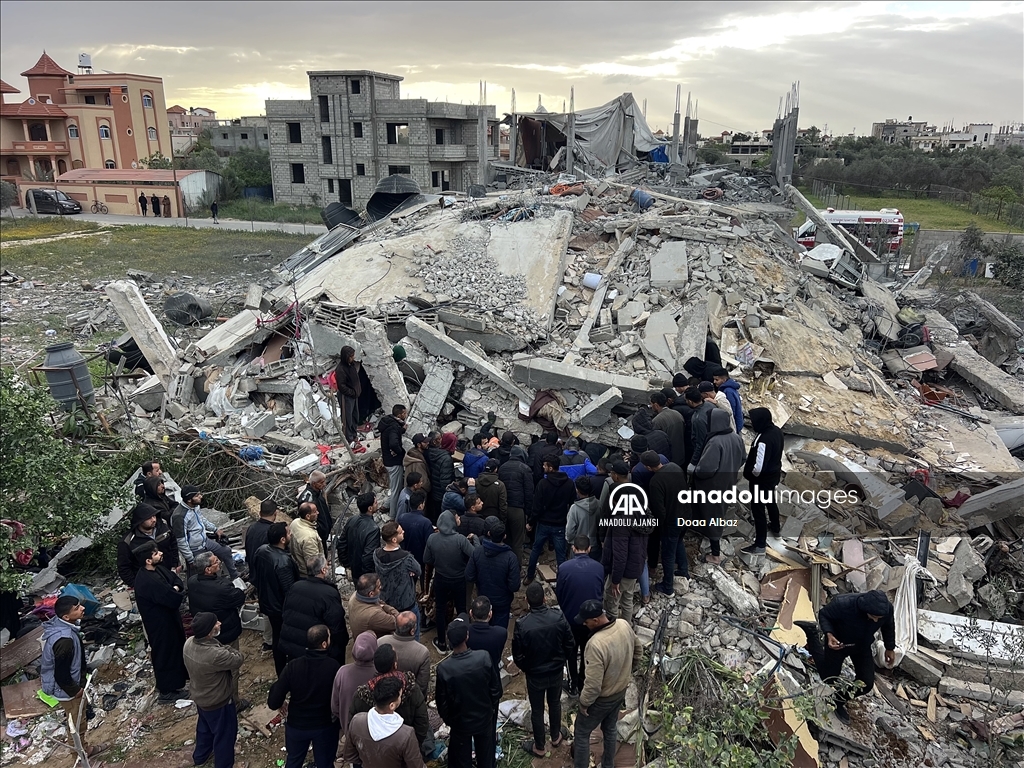 İsrail'in Gazze Şeridi'nin farklı yerlerine düzenlediği saldırılarda en az 35 kişi öldü