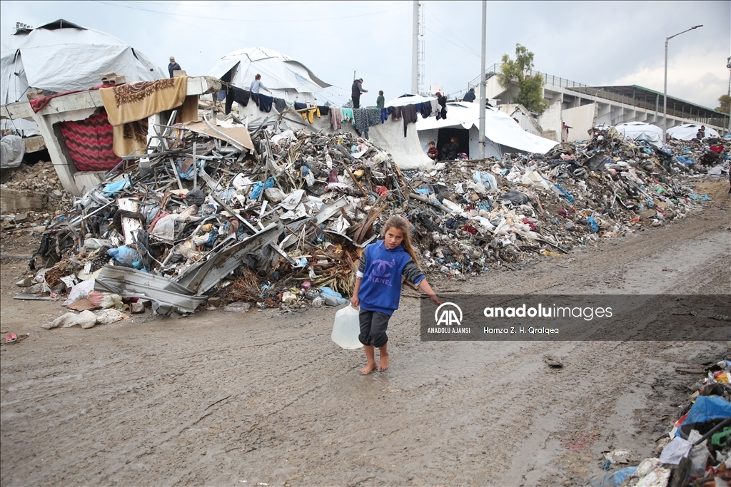 Gazze'deki çöp yığınları Filistinlilerin hayatını tehdit ediyor