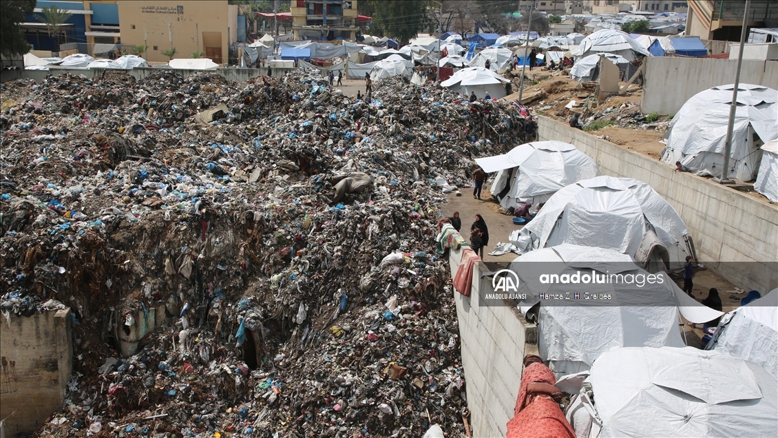 Gazze'deki çöp yığınları Filistinlilerin hayatını tehdit ediyor