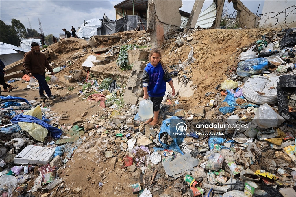 Gazze'deki çöp yığınları Filistinlilerin hayatını tehdit ediyor