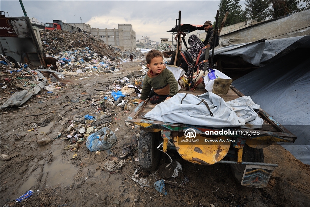 Gazze'deki çöp yığınları Filistinlilerin hayatını tehdit ediyor