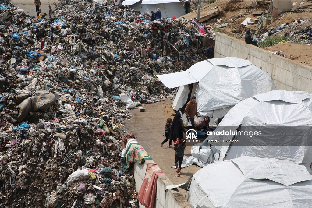 Gazze'deki çöp yığınları Filistinlilerin hayatını tehdit ediyor