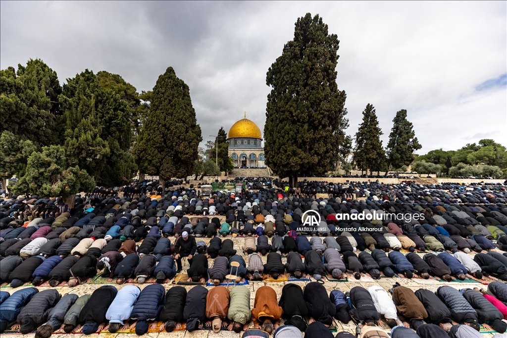 Mescid-i Aksa'da ramazan ayının üçüncü cuma namazı