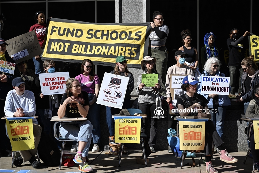 Protest in Washington after Trump's decision to dismantle US Department of Education