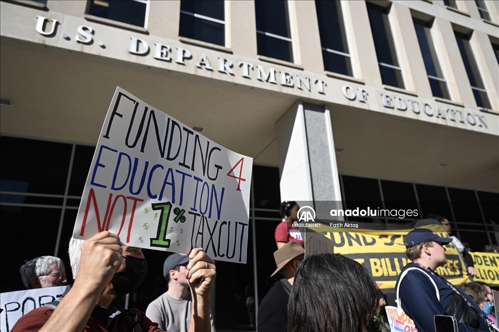 Protest in Washington after Trump's decision to dismantle US Department of Education