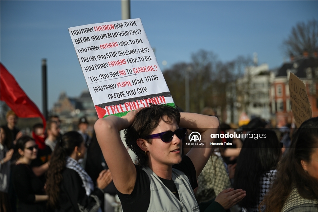 Amsterdam'daki ABD Konsolosluğu önünde Filistin yanlısı gösteri düzenlendi