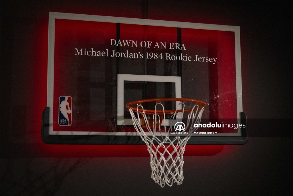 Michael Jordan ve Kobe Bryant’ın ilk NBA forması açık artırmaya çıkıyor 