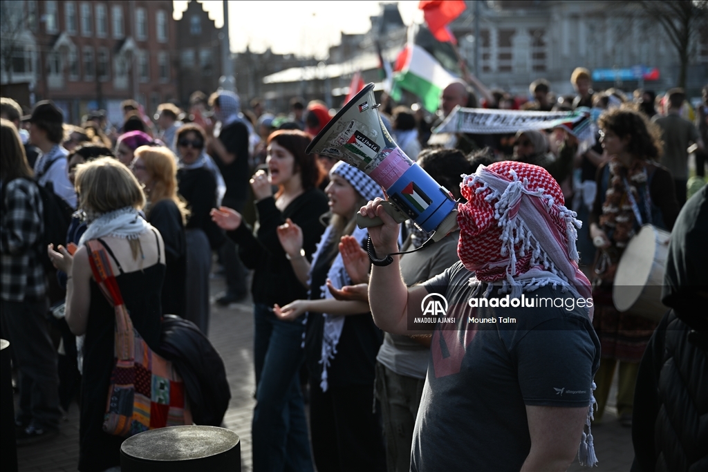 Amsterdam'daki ABD Konsolosluğu önünde Filistin yanlısı gösteri düzenlendi