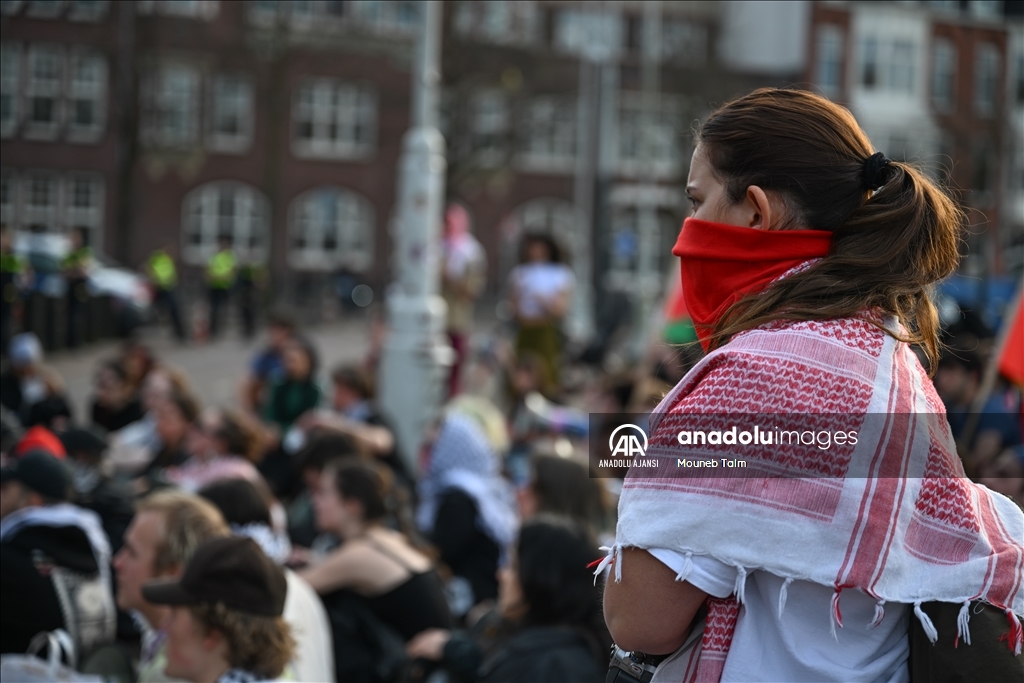 Amsterdam'daki ABD Konsolosluğu önünde Filistin yanlısı gösteri düzenlendi