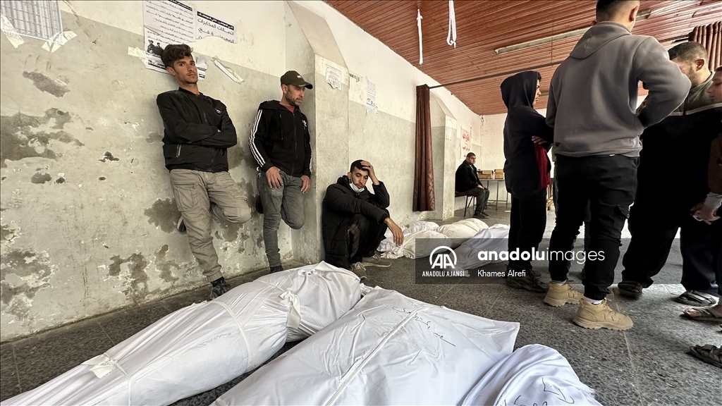 İsrail'in Gazze kentine düzenlediği saldırıda 6'sı çocuk 9 kişi hayatını kaybetti