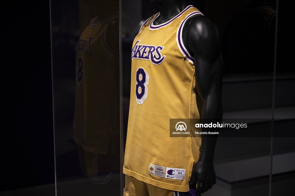 Michael Jordan ve Kobe Bryant’ın ilk NBA forması açık artırmaya çıkıyor 