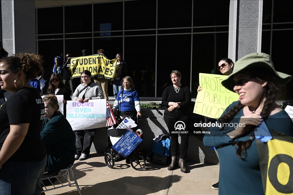 Protest in Washington after Trump's decision to dismantle US Department of Education