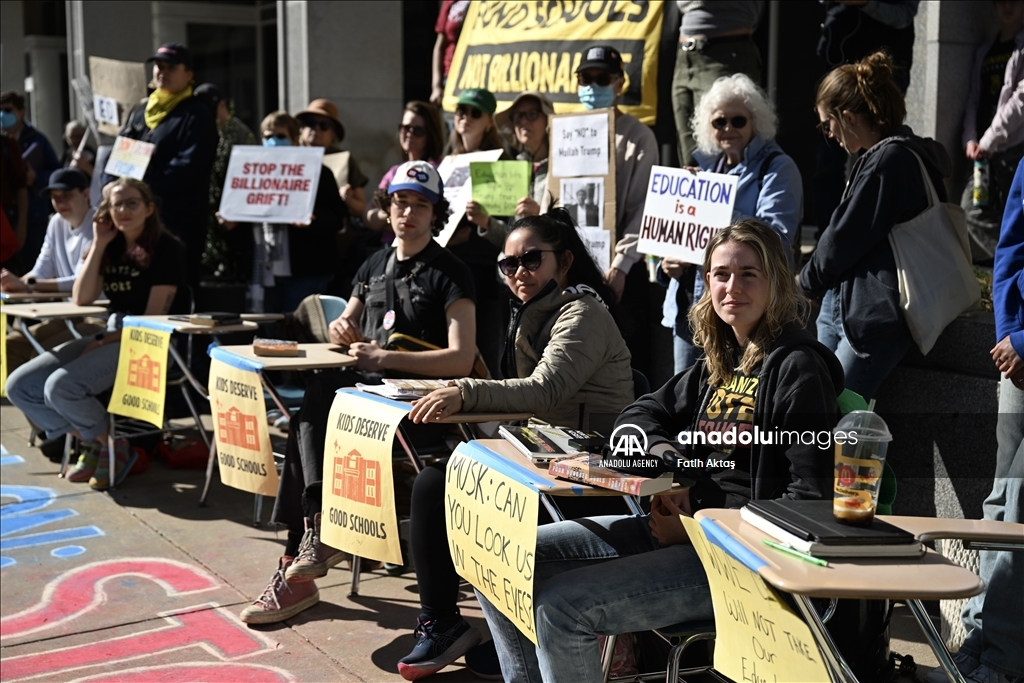 Protest in Washington after Trump's decision to dismantle US Department of Education