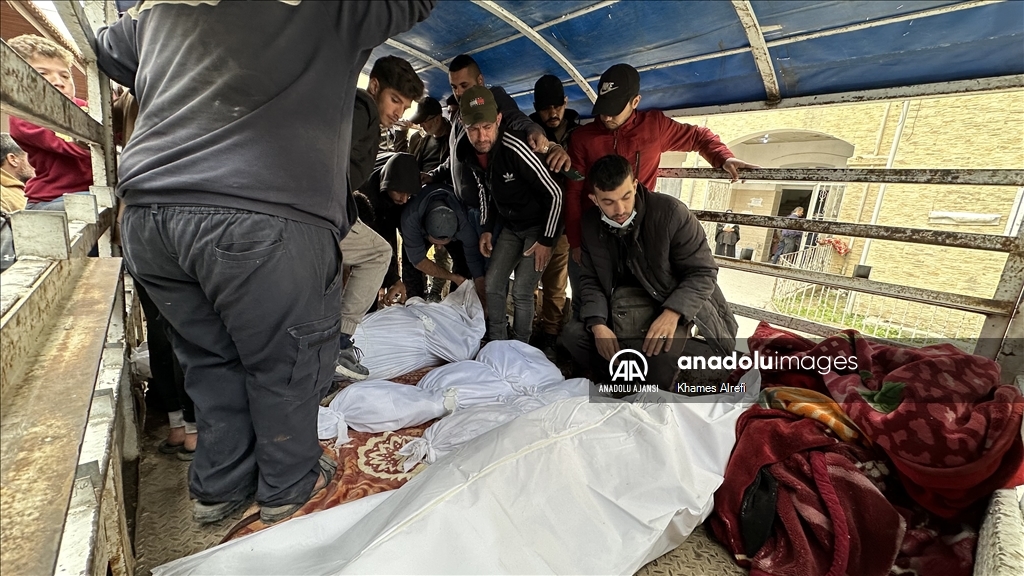 İsrail'in Gazze kentine düzenlediği saldırıda 6'sı çocuk 9 kişi hayatını kaybetti
