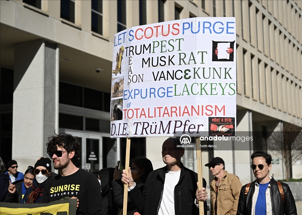 Protest in Washington after Trump's decision to dismantle US Department of Education