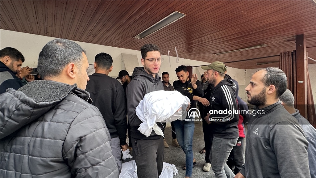 İsrail'in Gazze kentine düzenlediği saldırıda 6'sı çocuk 9 kişi hayatını kaybetti