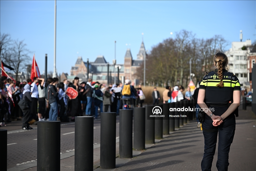 Amsterdam'daki ABD Konsolosluğu önünde Filistin yanlısı gösteri düzenlendi