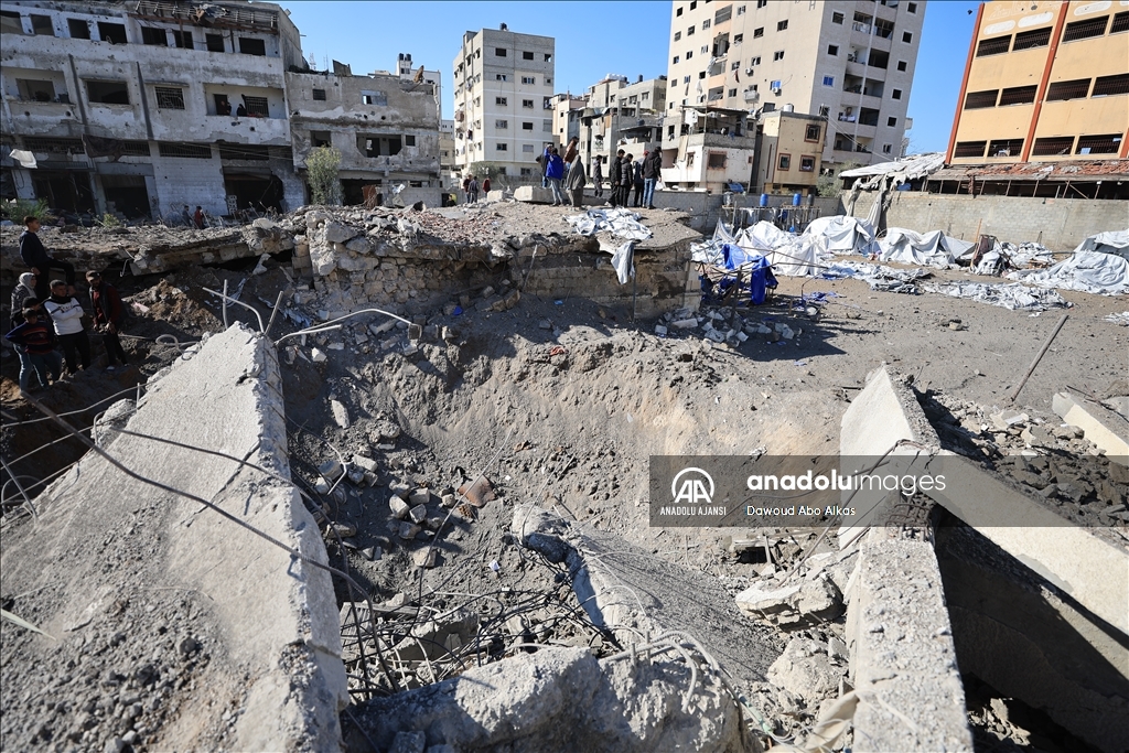 İsrail ordusu, Gazze kentinde çadır kampta kalan Filistinlileri hedef aldı