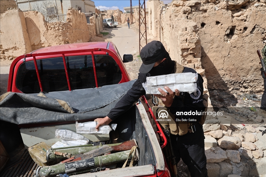 Humus ve Lazkiye'de gizlenmiş silah deposu bulundu