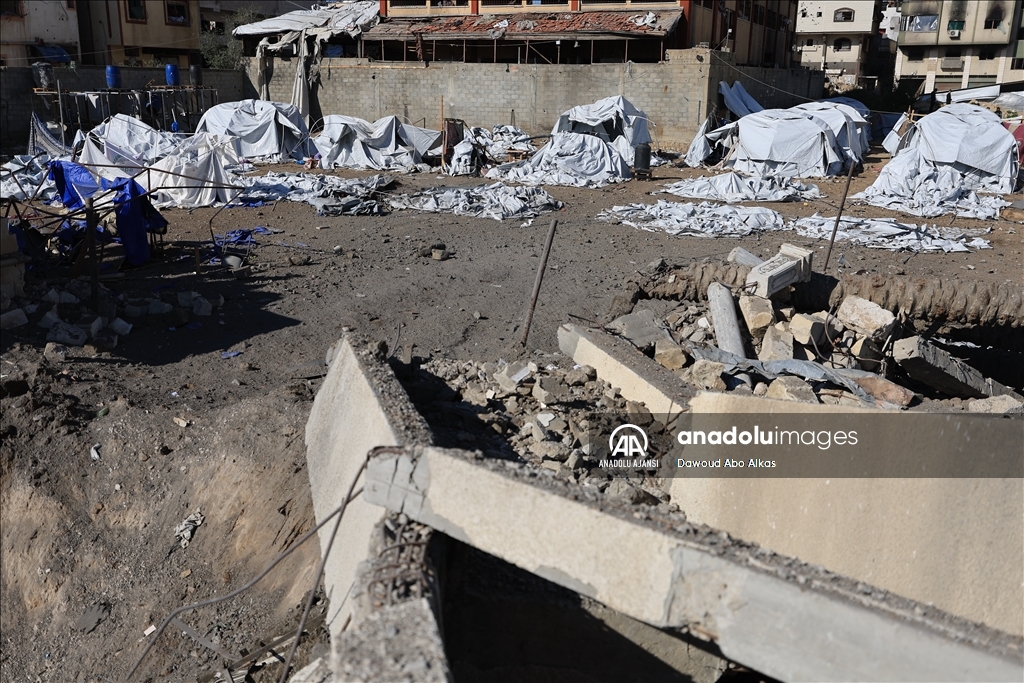 İsrail ordusu, Gazze kentinde çadır kampta kalan Filistinlileri hedef aldı