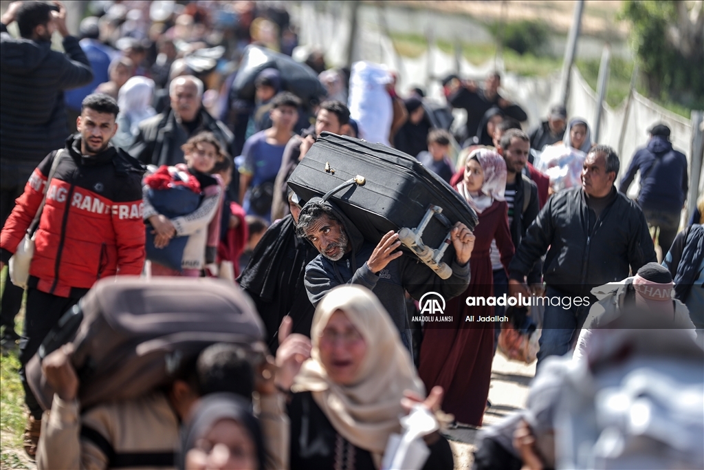 İsrail ordusu, Refah kentindeki Filistinlileri zorla göç ettiriyor