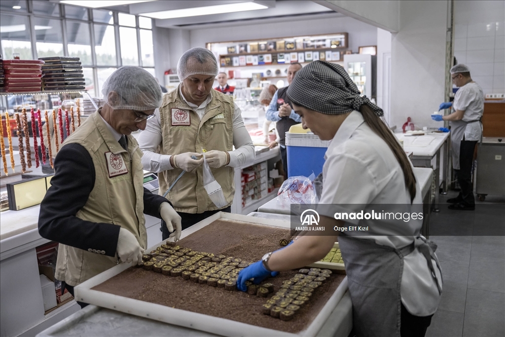Tarım ve Orman Bakanlığı ekipleri bayram öncesi tatlı ve şekerleme iş yerlerinde denetim gerçekleştirdi