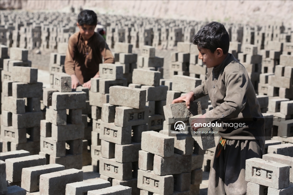 Nangarhar'ın tuğla ocaklarında çocuk işçiliği artıyor
