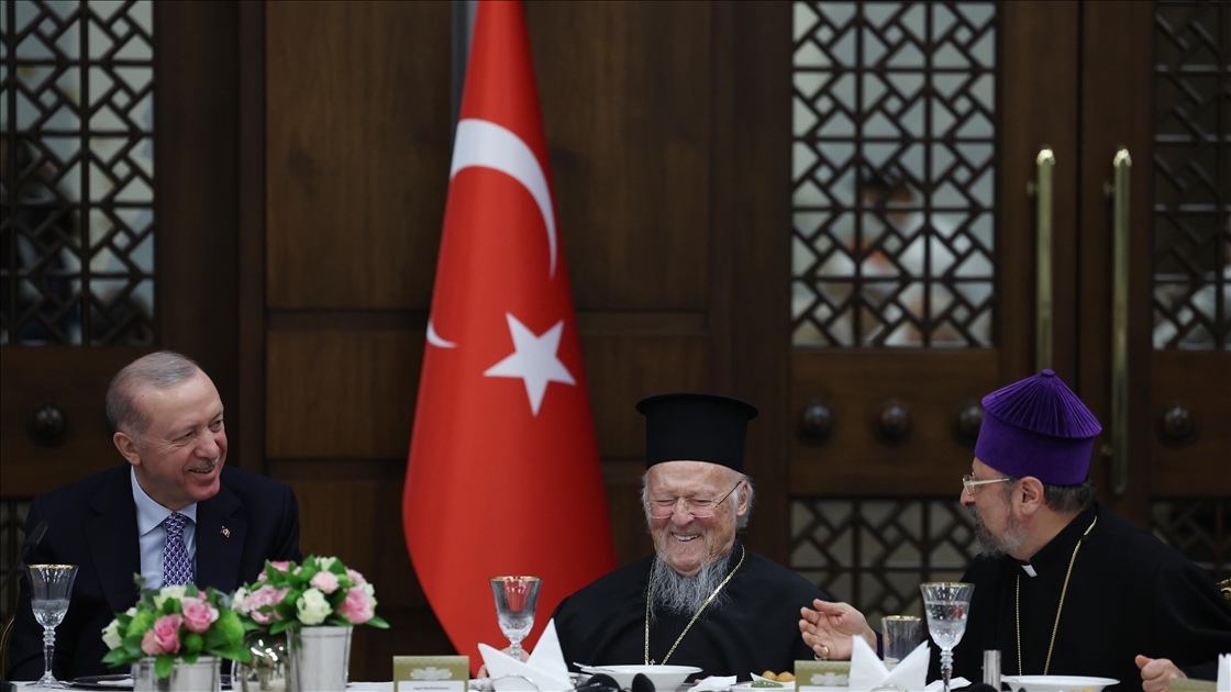 Cumhurbaşkanı Recep Tayyip Erdoğan, dini azınlık temsilcileriyle iftarda bir araya geldi.
