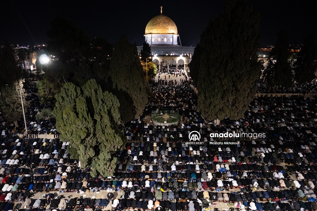 Тысячи палестинцев совершили Таравих-намаз в «Аль-Аксе»